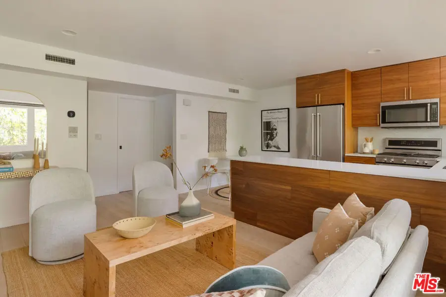 2147 N Beachwood Drive #5, Los Angeles, CA 90068 - #3