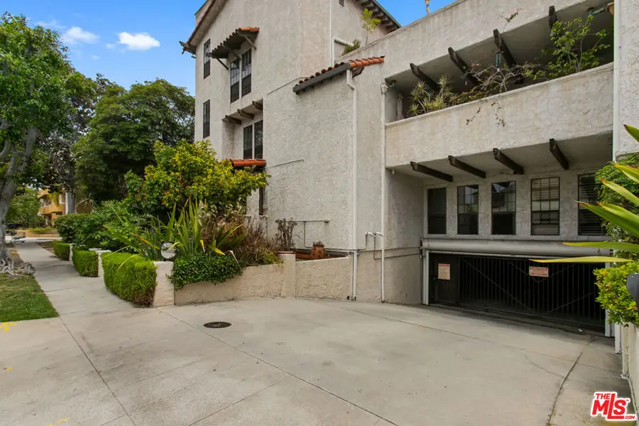 1110 S Shenandoah Street #8, Los Angeles, CA 90035 - #2