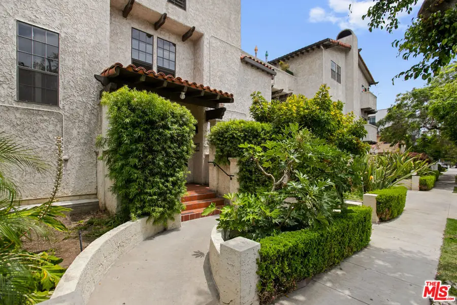 1110 S Shenandoah Street #8, Los Angeles, CA 90035 - #3