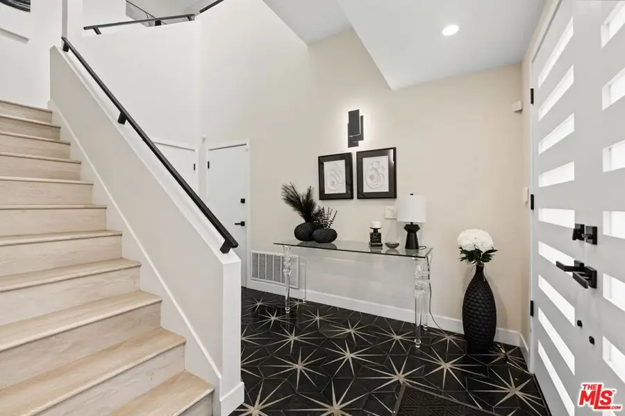 21490 Arcos Drive, Woodland Hills, CA 91364 - #2