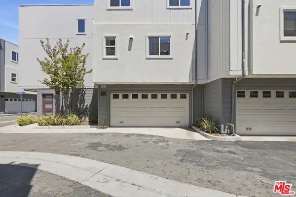 5262 N Rainier Way, Valley Village, CA 91607