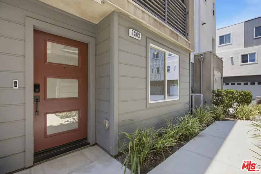 5262 N Rainier Way, Valley Village, CA 91607 - #2