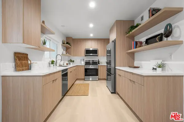 5301 Yarmouth Avenue #2, Los Angeles, CA 91316