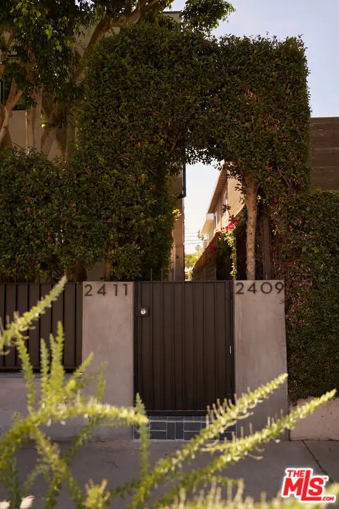 2411 Abbot Kinney Boulevard, Venice, CA 90291 - #2