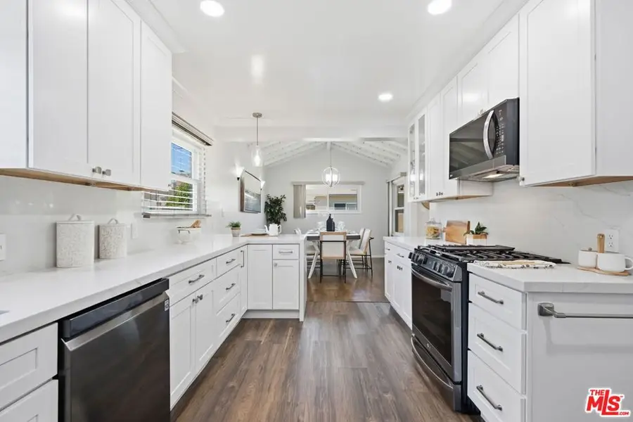 7400 Vanalden Avenue, Reseda, CA 91335 - #3