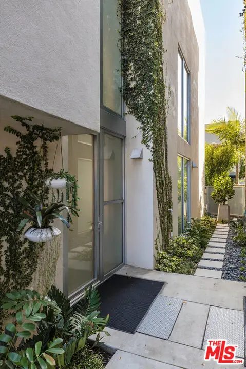 2124 Narcissus Court, Venice, CA 90291 - #3