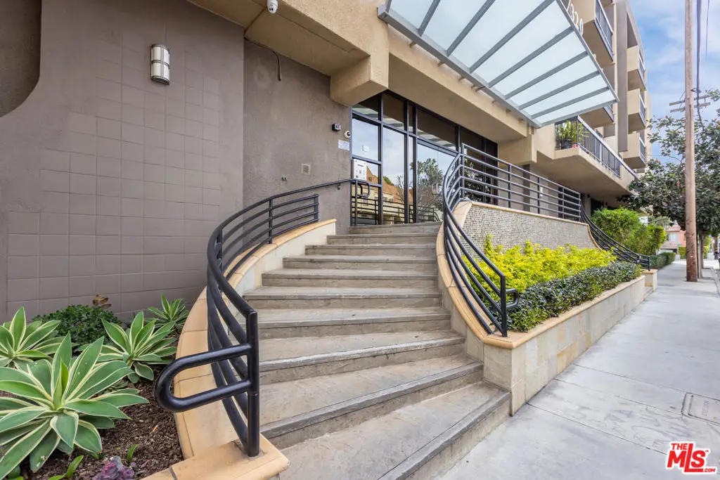 7320 Hawthorn Avenue #215, Los Angeles, CA 90046 - #1