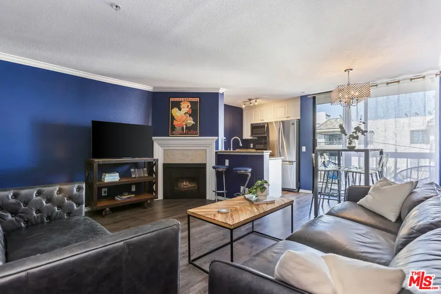 7320 Hawthorn Avenue #215, Los Angeles, CA 90046 - #3