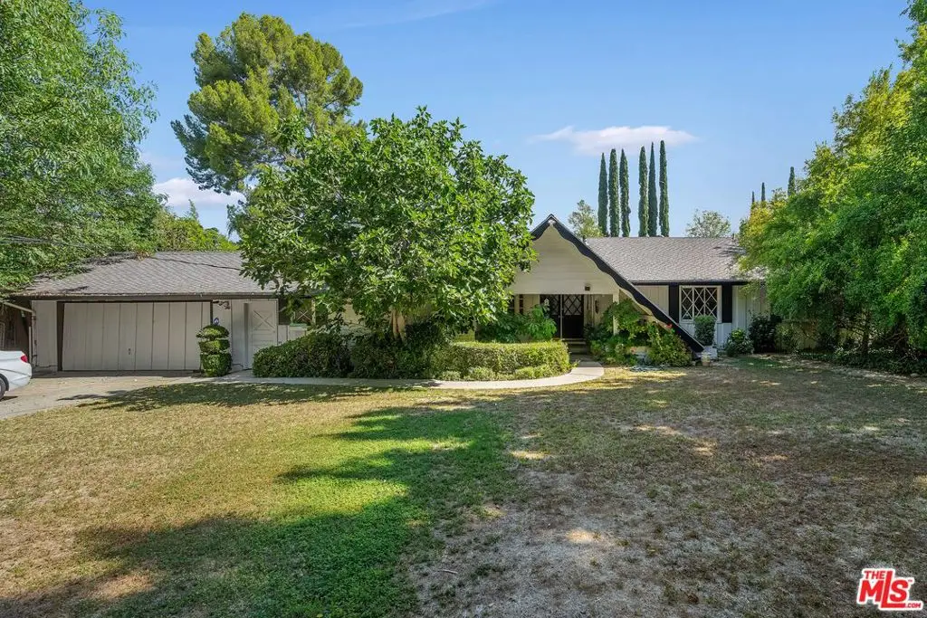 20447 Robert Place, Woodland Hills, CA 91364 - #1