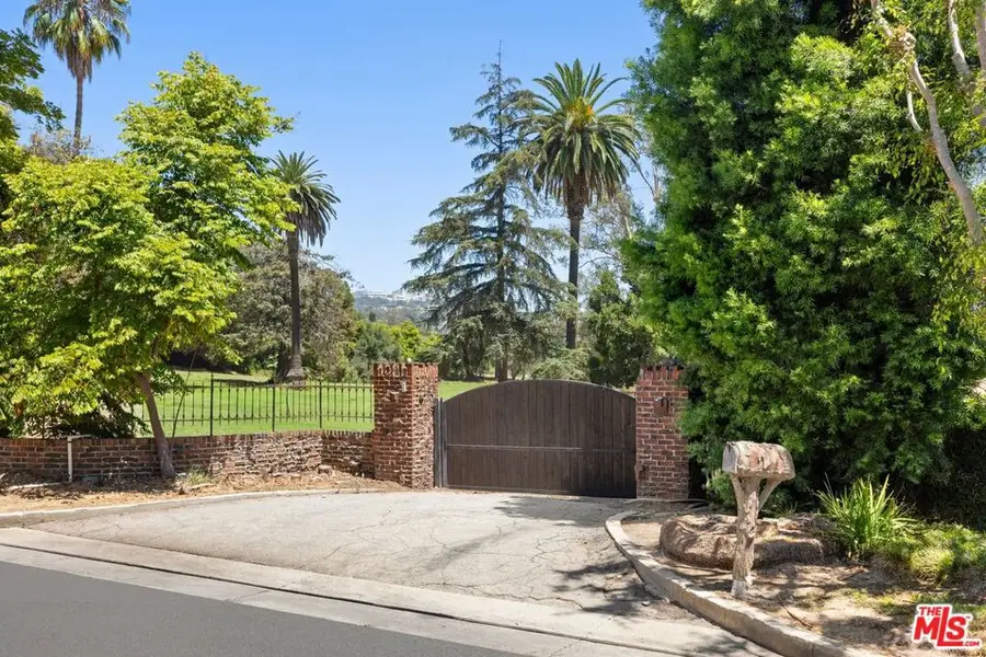 12 Oakmont Drive, Los Angeles, CA 90049 - #2