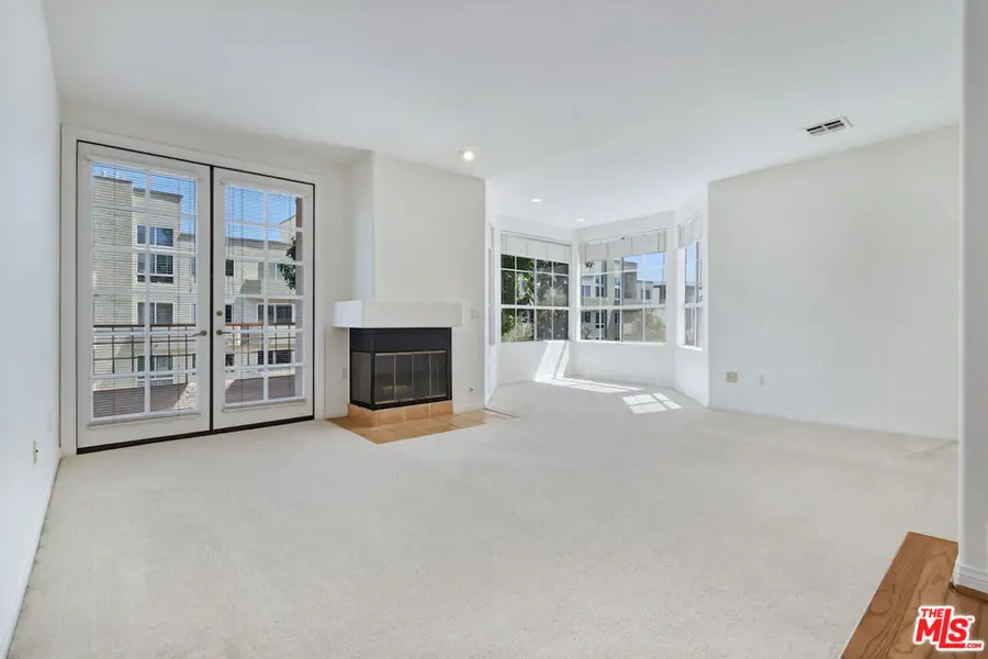 14570 Benefit Street #201, Sherman Oaks, CA 91403 - #3