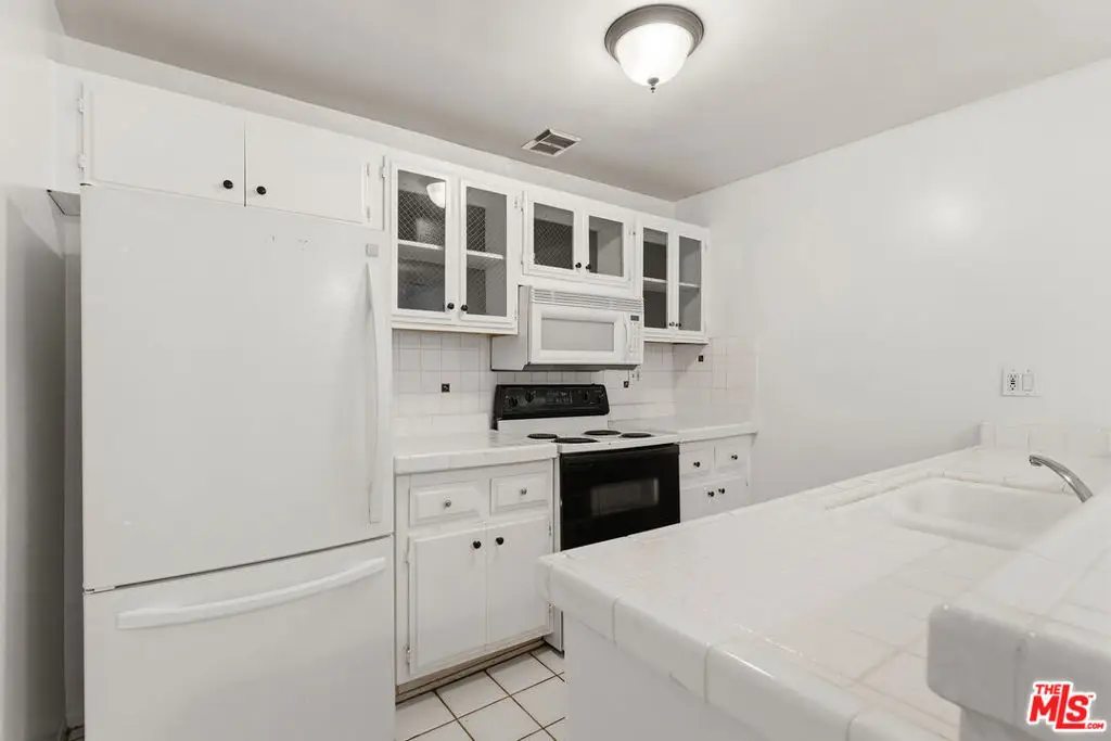 5414 Newcastle Avenue #19, Encino, CA 91316 - #1