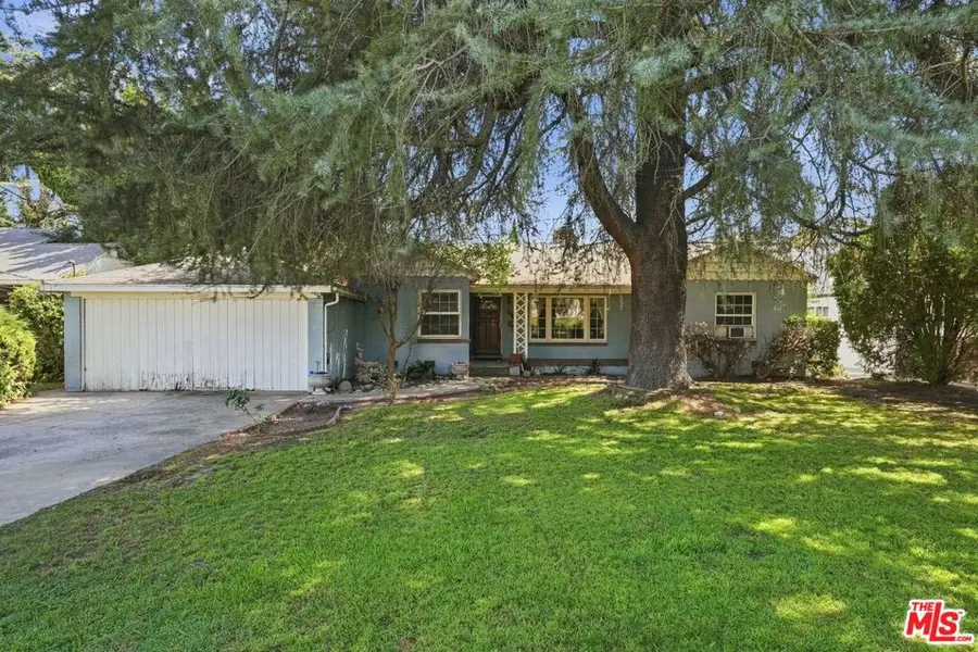 15954 Gault Street, Lake Balboa, CA 91406 - #2
