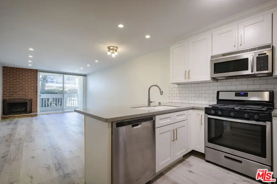 22 Navy Street #103, Venice, CA 90291 - #3
