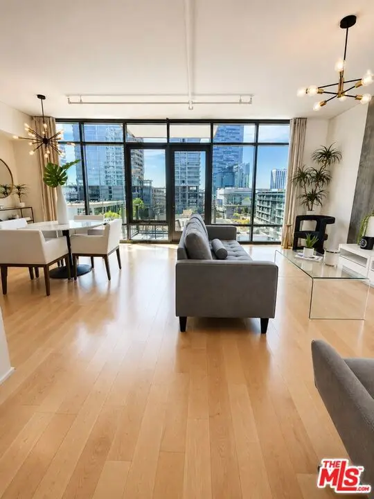 1100 S Hope Street #814, Los Angeles, CA 90015