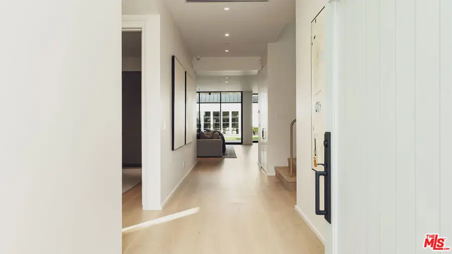 3640 S Barrington Avenue, Los Angeles, CA 90066 - #3
