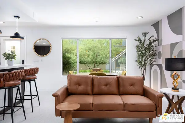 588 E San Lorenzo Road #106, Palm Springs, CA 92264