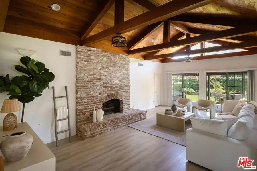 18424 Domino Street, Tarzana, CA 91335 - #3