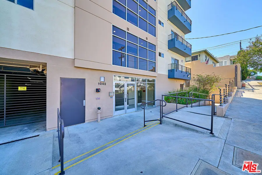 1042 S Kingsley Drive #PH4, Los Angeles, CA 90006 - #2