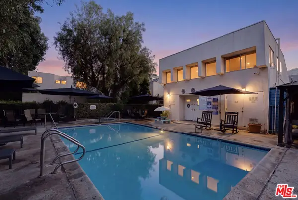 18411 Hatteras Street #246, Tarzana, CA 91356