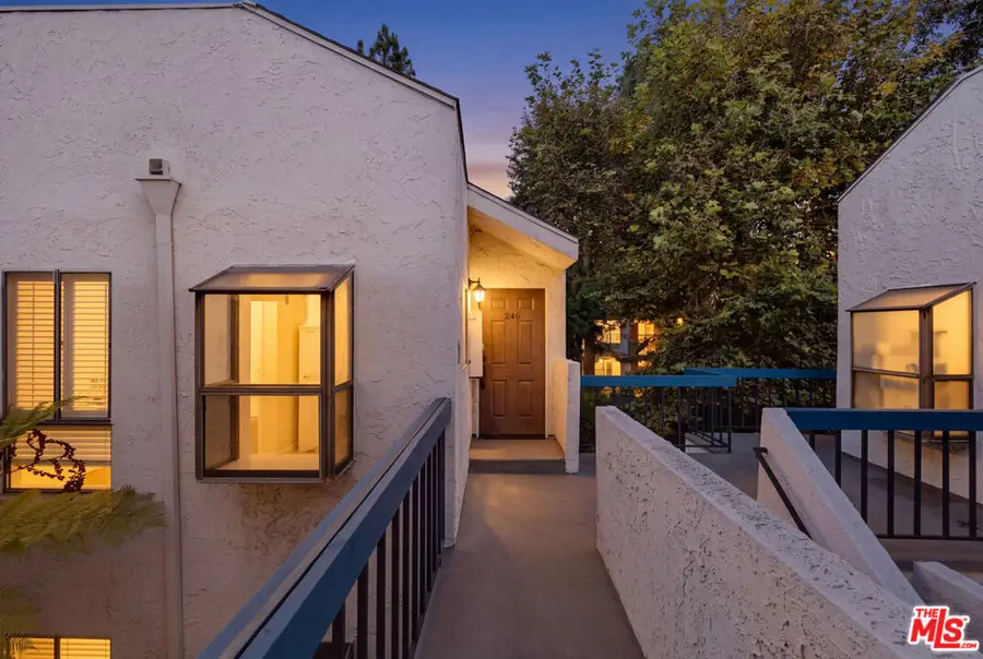 18411 Hatteras Street #246, Tarzana, CA 91356 - #3