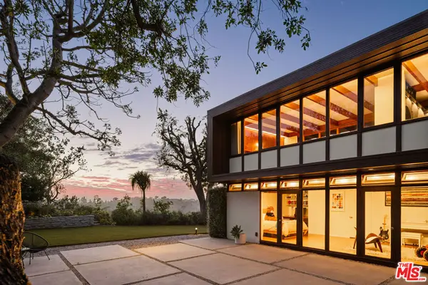 3499 Beverly Glen Boulevard, Sherman Oaks, CA 91423