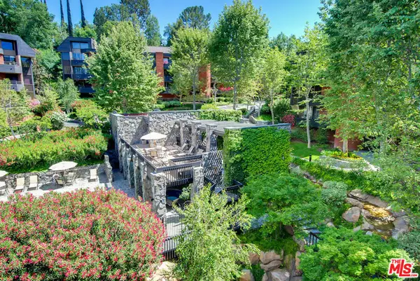 4784 Park Encino Lane #103, Encino, CA 91436