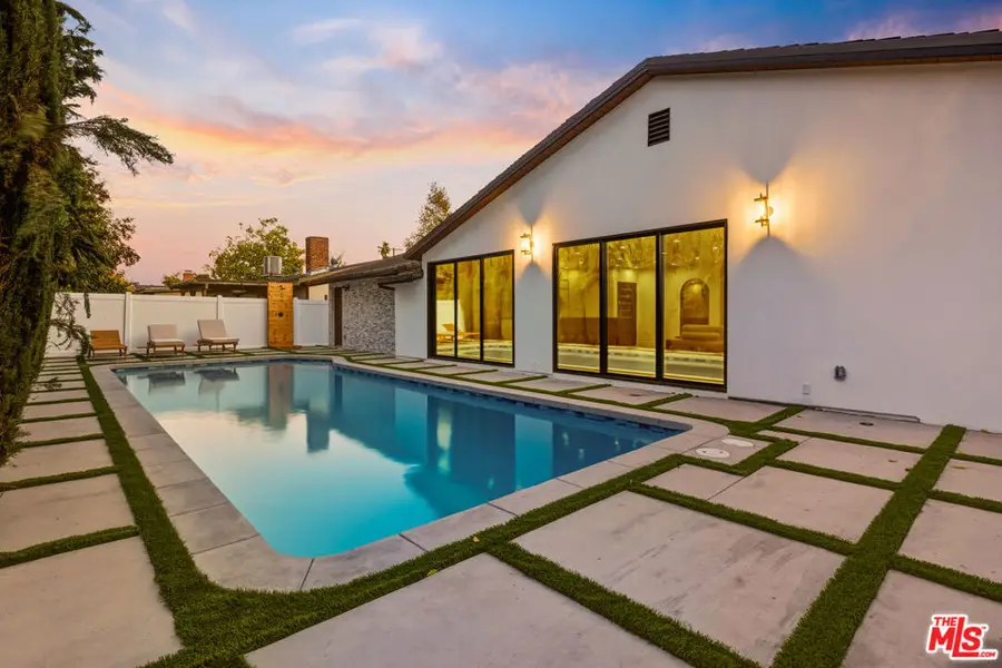 16823 Valerio Street, Lake Balboa, CA 91406 - #2