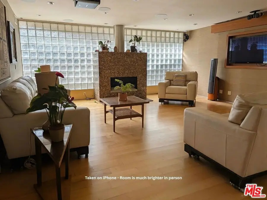 13523 Hartland Street, Valley Glen, CA 91405 - #2