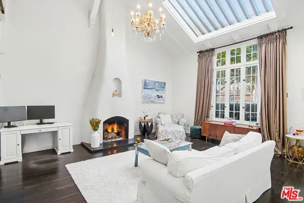 6204 Banner Avenue #2, Los Angeles, CA 90038