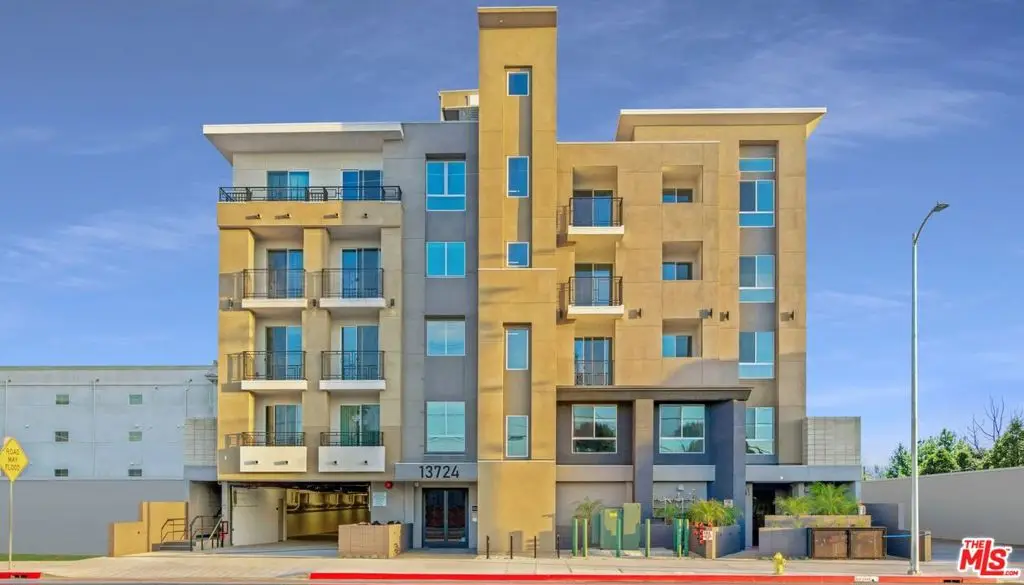 13724 Victory Boulevard, Van Nuys, CA 91401 - #1