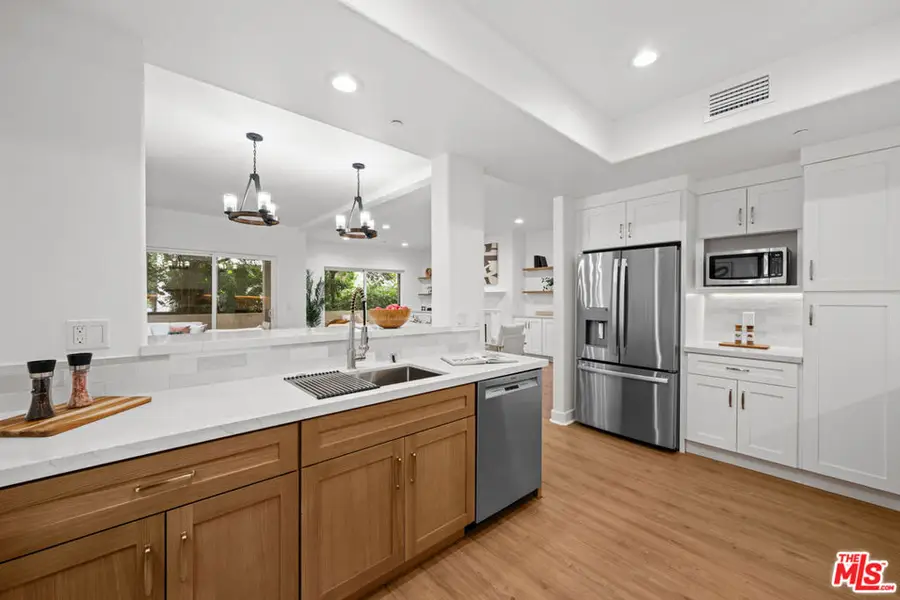 11115 Acama Street #104, Studio City, CA 91602 - #2