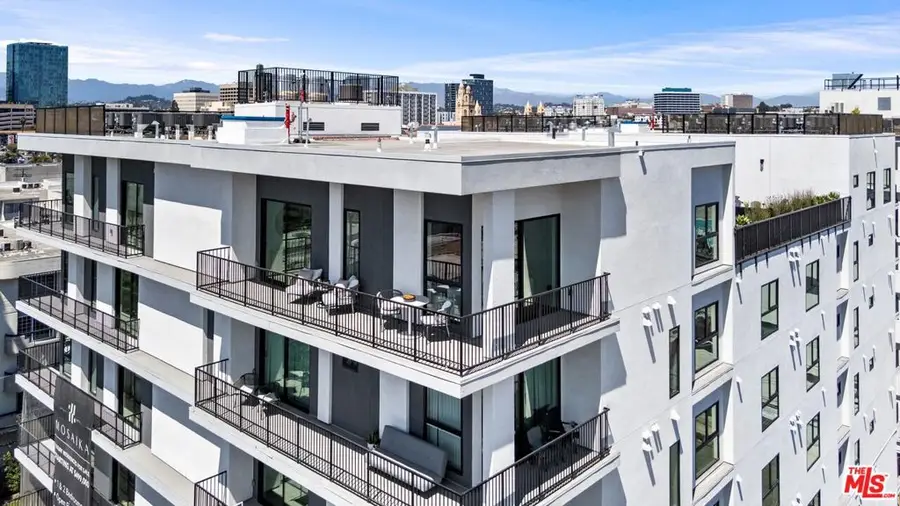 904 S New Hampshire Avenue #302, Los Angeles, CA 90006 - #3