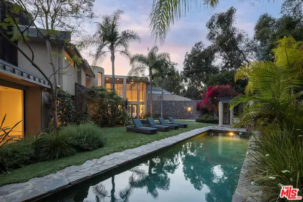 1060 E Oakmont Drive, Los Angeles, CA 90049