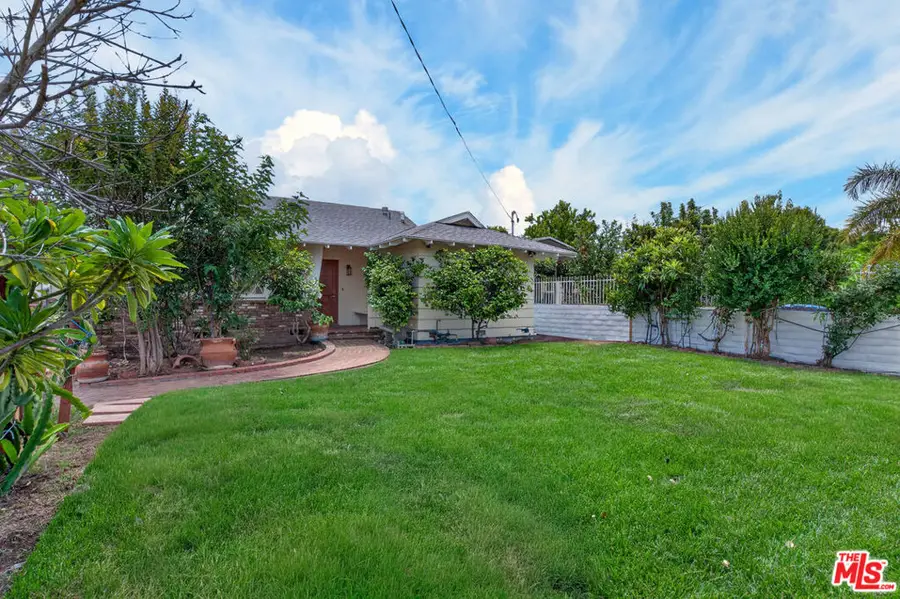 23036 Victory Boulevard, Woodland Hills, CA 91367 - #2