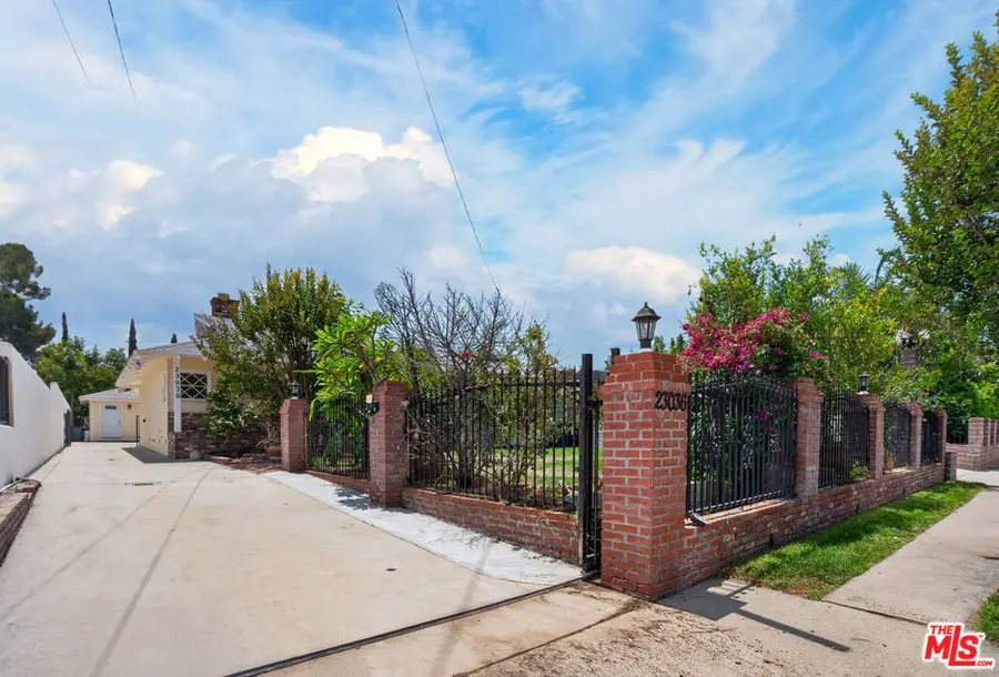23036 Victory Boulevard, Woodland Hills, CA 91367 - #3