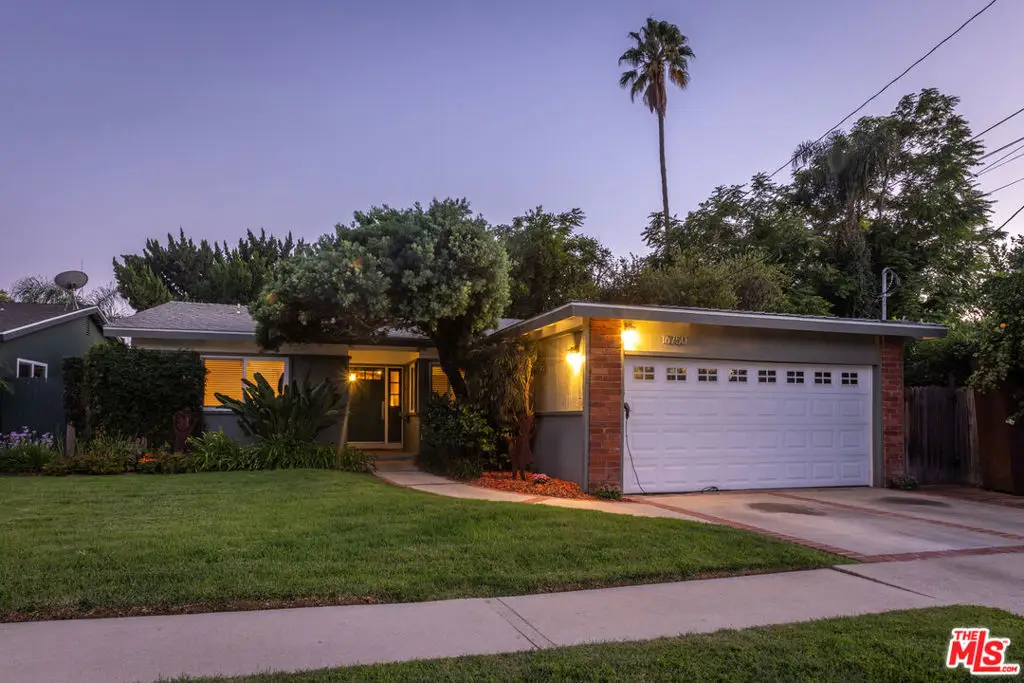 16750 Valerio Street, Lake Balboa, CA 91406 - #1