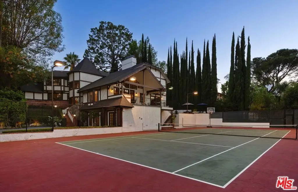 19540 Wells Drive, Tarzana, CA 91356 - #1