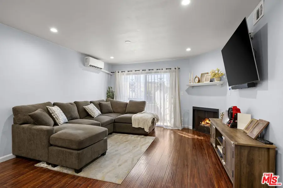 620 W Hyde Park Boulevard #103, Inglewood, CA 90302 - #3