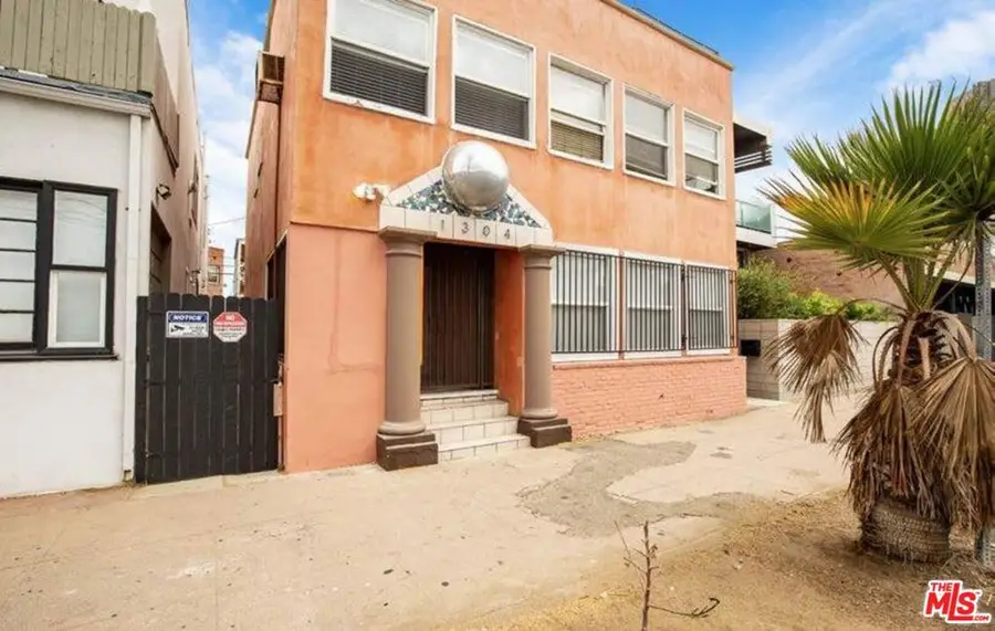 1304 Pacific Avenue, Venice, CA 90291 - #3