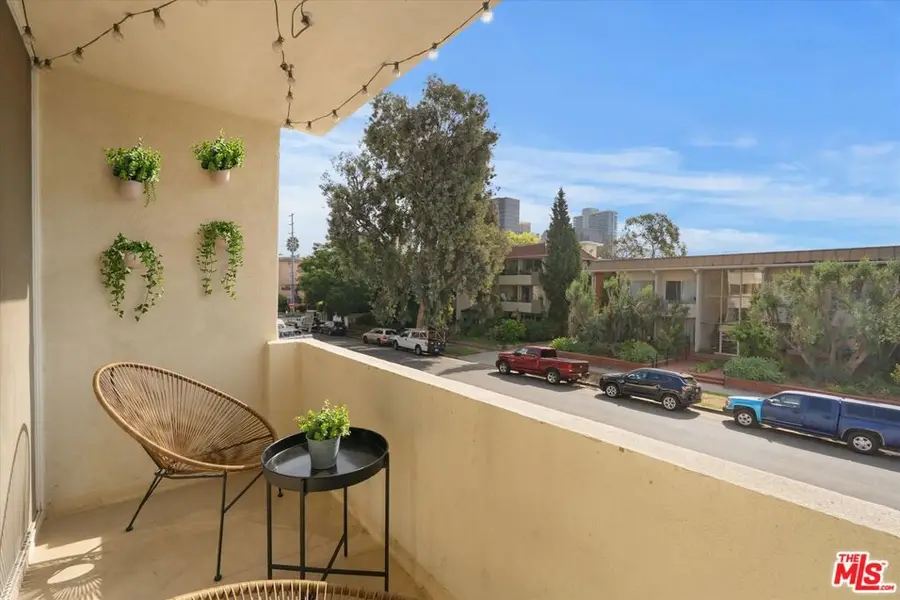 11925 Mayfield Avenue #2, Los Angeles, CA 90049 - #2