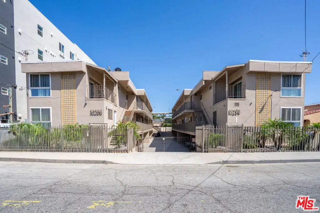 10206 S Inglewood Avenue, Inglewood, CA 90304 - #1