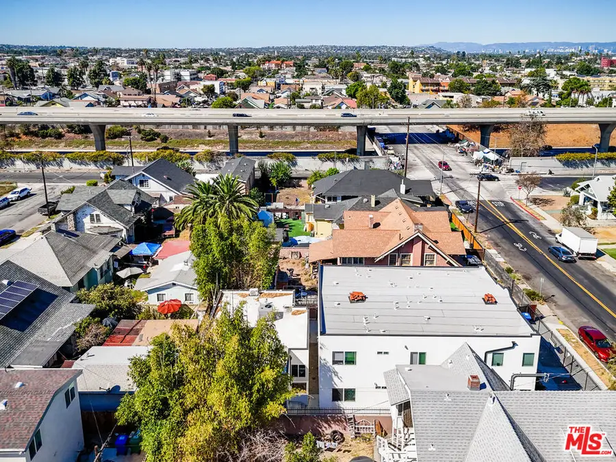 324 W 51st Street, Los Angeles, CA 90037 - #3