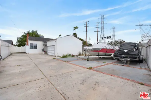6427 Klump Avenue, North Hollywood, CA 91606