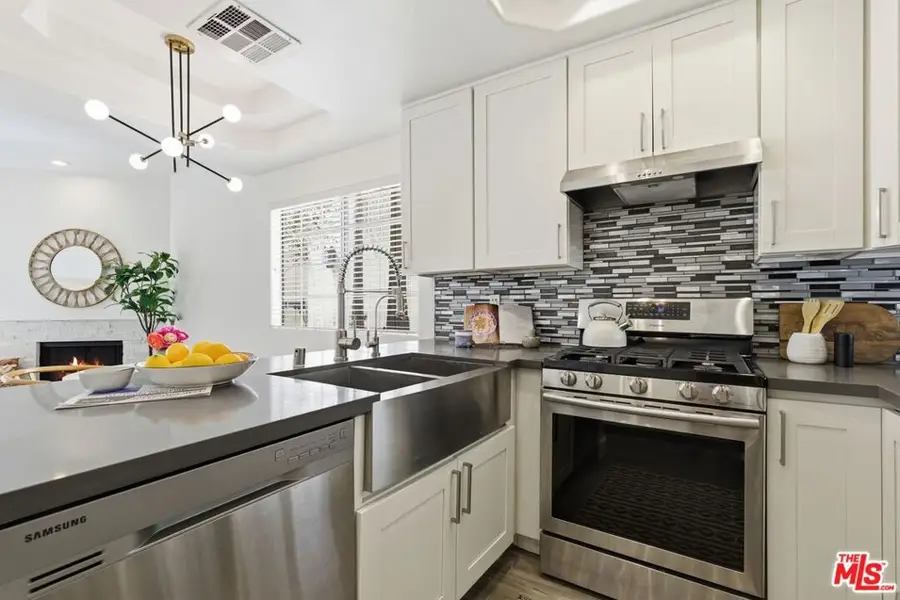 11110 Camarillo Street #122, North Hollywood, CA 91602 - #2