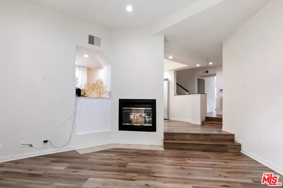 18730 Hatteras Street #25, Tarzana, CA 91356 - #3