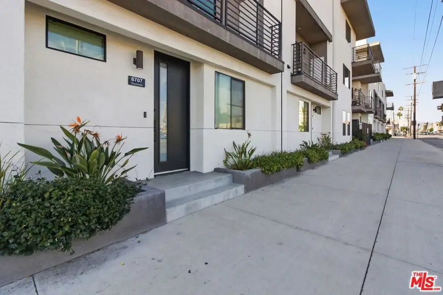 6707 N Sepulveda Boulevard, Van Nuys, CA 91411 - #2