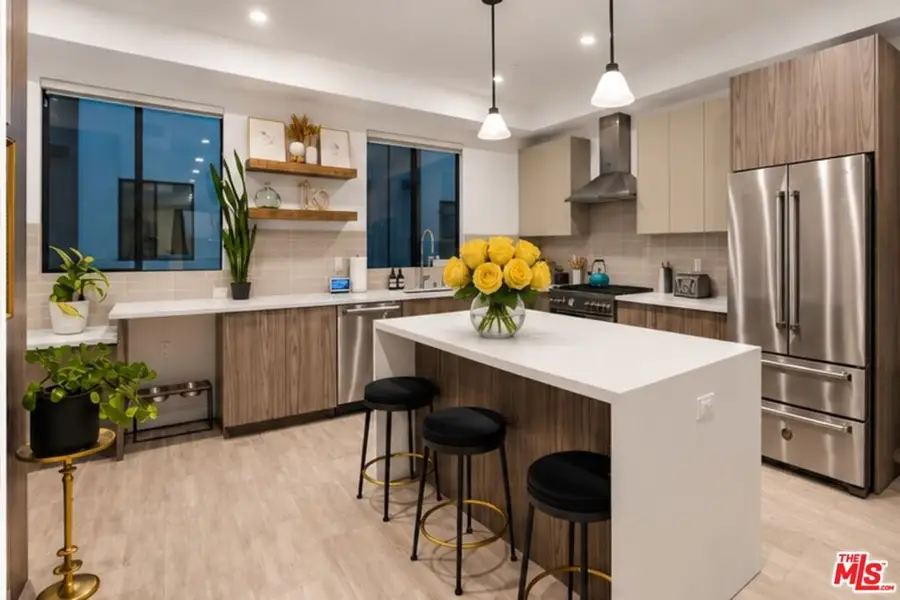 6707 N Sepulveda Boulevard, Van Nuys, CA 91411 - #3