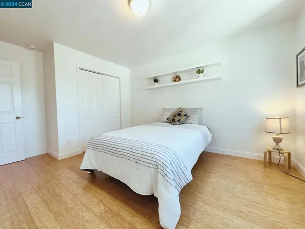 2327 2327 10th Street #4, Berkeley, CA 94710