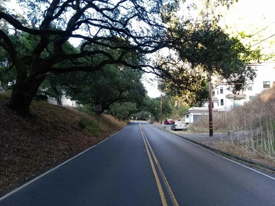 6340 Shepherd Canyon Rd, Oakland, CA 94611 - Image #2